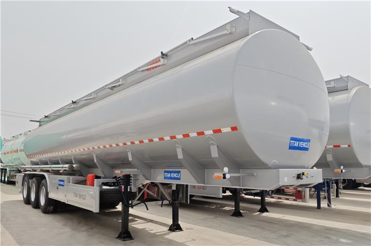 TITAN 3 Axle Fuel Tanker Truck Trailer for Sale In Tanzania - Puspriekabė cisterna: foto 2 TITAN 3 Axle Fuel Tanker Truck Trailer for Sale In Tanzania - Puspriekabė cisterna: foto 2