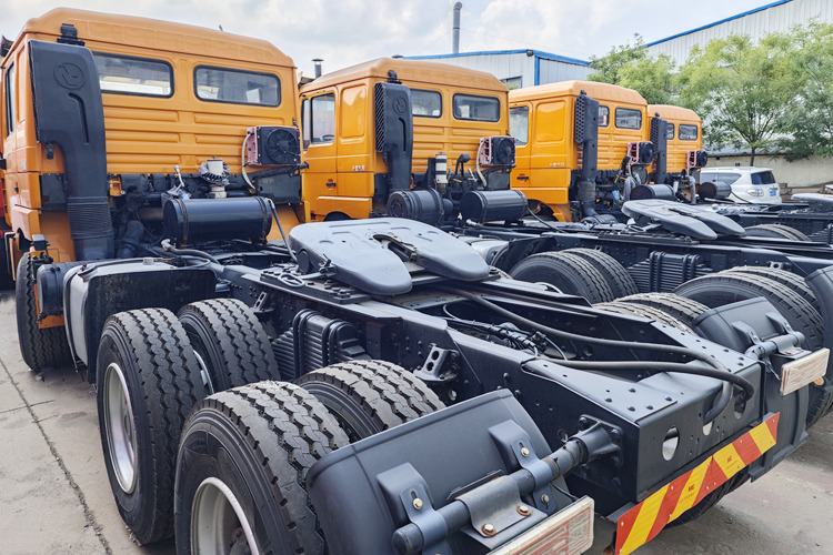 SHACMAN Used Shacman Truck Tractor for Sale in Jamaica - Vilkikas: foto 3 SHACMAN Used Shacman Truck Tractor for Sale in Jamaica - Vilkikas: foto 3