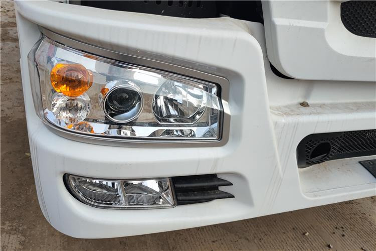 SINOTRUK Howo 380 hp 6x4 Truck Heafd for Sale In Nigeria Lagos - Vilkikas: foto 5 SINOTRUK Howo 380 hp 6x4 Truck Heafd for Sale In Nigeria Lagos - Vilkikas: foto 5