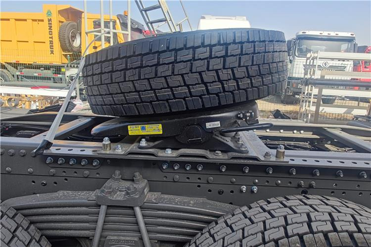 SINOTRUK Howo 6x4 Truck Price 380 HP Tractor Head for Sale In Zambia - Vilkikas: foto 5 SINOTRUK Howo 6x4 Truck Price 380 HP Tractor Head for Sale In Zambia - Vilkikas: foto 5