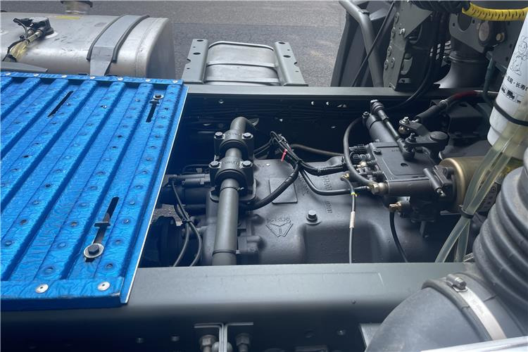 SINOTRUK Used Howo 371hp Tractor Truck for Sale In Cameroon - Vilkikas: foto 5 SINOTRUK Used Howo 371hp Tractor Truck for Sale In Cameroon - Vilkikas: foto 5