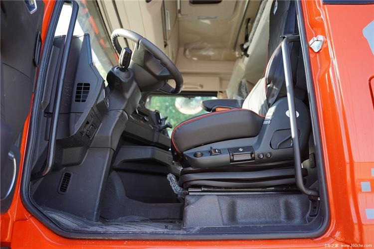 SINOTRUK Used Sitrak G7S Truck Tractor for Sale In Nigeria - Vilkikas: foto 4 SINOTRUK Used Sitrak G7S Truck Tractor for Sale In Nigeria - Vilkikas: foto 4