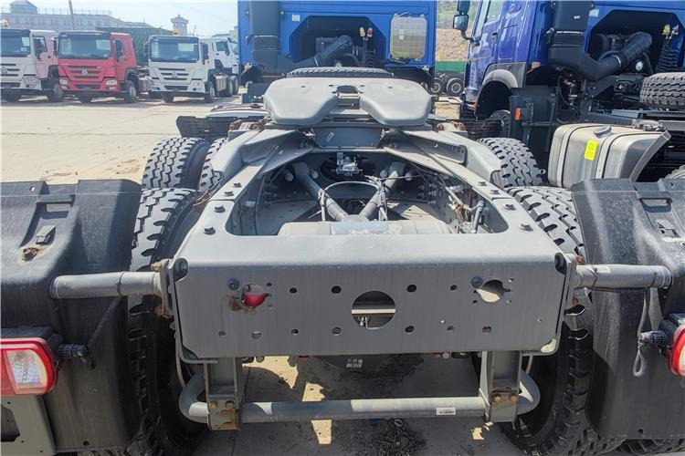 Sinotruk Used Howo 400hp 6x4 Truck Tractor for Sale In Nigeria - Vilkikas: foto 3 Sinotruk Used Howo 400hp 6x4 Truck Tractor for Sale In Nigeria - Vilkikas: foto 3