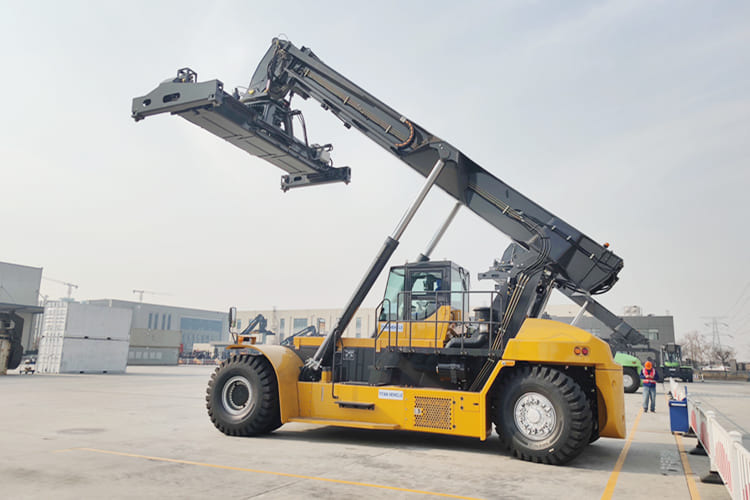 XCMG Container Reach Stacker for Sale in Ghana - Konteinerių krautuvas: foto 4 XCMG Container Reach Stacker for Sale in Ghana - Konteinerių krautuvas: foto 4
