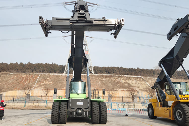 XCMG Reach Stacker Price for Sale in Guyana - Konteinerių krautuvas: foto 1 XCMG Reach Stacker Price for Sale in Guyana - Konteinerių krautuvas: foto 1