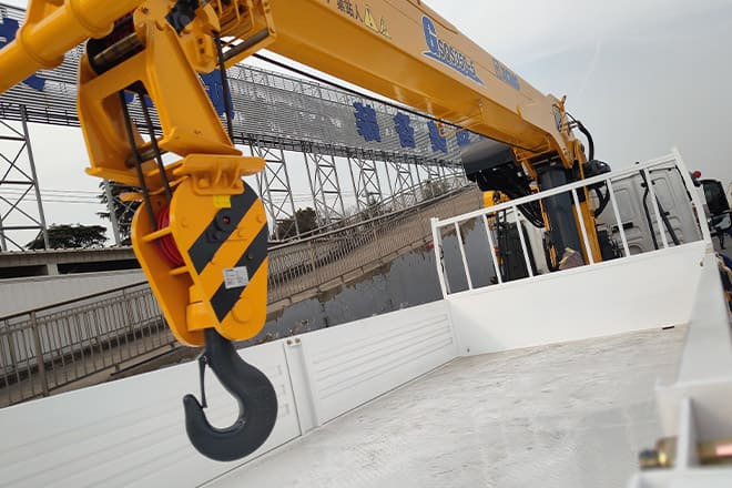XCMG Truck Mounted Crane for Sale in Algeria - Sunkvežimis su kranu: foto 4 XCMG Truck Mounted Crane for Sale in Algeria - Sunkvežimis su kranu: foto 4