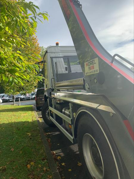 Mercedes Actros 1835 - Nuožulnaus pakėlimo ant platformos sunkvežimis: foto 3 Mercedes Actros 1835 - Nuožulnaus pakėlimo ant platformos sunkvežimis: foto 3