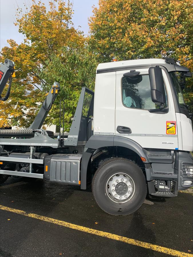 Mercedes Actros 1835 - Nuožulnaus pakėlimo ant platformos sunkvežimis: foto 1 Mercedes Actros 1835 - Nuožulnaus pakėlimo ant platformos sunkvežimis: foto 1