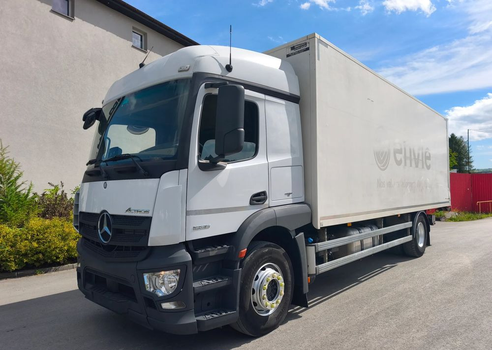 Mercedes-Benz ACTROS 18.360 kontener 18 p , winda - Furgonas sunkvežimis: foto 2 Mercedes-Benz ACTROS 18.360 kontener 18 p , winda - Furgonas sunkvežimis: foto 2