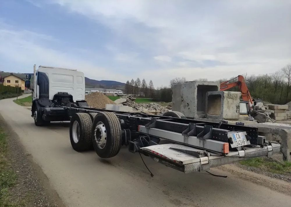 Renault Premium 26.380 Dxi  6x2 rama do zabudowy - Važiuoklės sunkvežimis: foto 4 Renault Premium 26.380 Dxi  6x2 rama do zabudowy - Važiuoklės sunkvežimis: foto 4