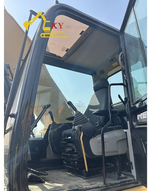 Vikšrinis ekskavatorius 2023 Caterpillar 325: foto 15