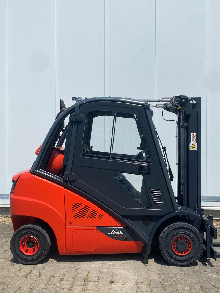 Linde Linde H 25 T - 6-372 h - Seitenschieber - - Dujinis krautuvas: foto 4 Linde Linde H 25 T - 6-372 h - Seitenschieber - - Dujinis krautuvas: foto 4
