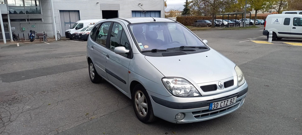 MEGANE ESSENCE (241) - Lengvasis automobilis: foto 1 MEGANE ESSENCE (241) - Lengvasis automobilis: foto 1