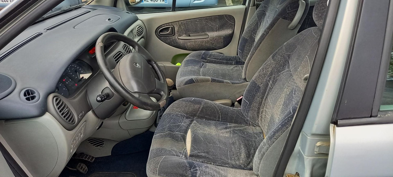 MEGANE ESSENCE (241) - Lengvasis automobilis: foto 4 MEGANE ESSENCE (241) - Lengvasis automobilis: foto 4