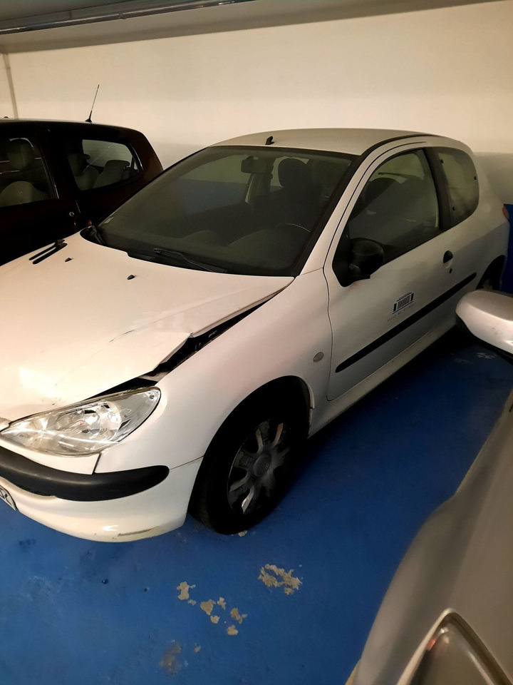 PEUGEOT 206 - 1ER MAIN - ANNEE 2004 KM61907 CHOC AVANT PLUS DE BATTERIE - Lengvasis automobilis: foto 1 PEUGEOT 206 - 1ER MAIN - ANNEE 2004 KM61907 CHOC AVANT PLUS DE BATTERIE - Lengvasis automobilis: foto 1