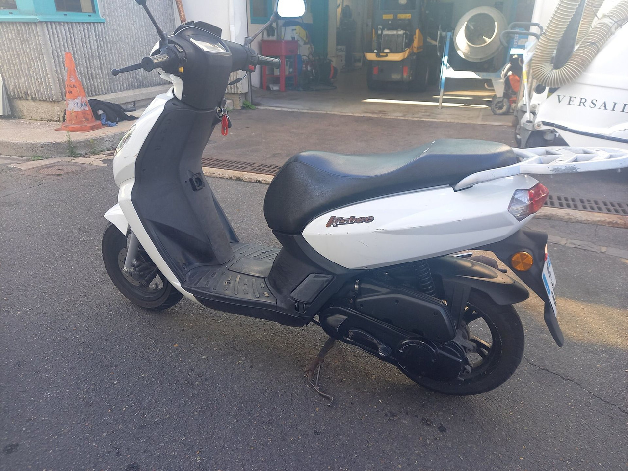 SCOOTER PEUGEOT KISBEE 50cc, 2 places, porte bagage, ralenti - Motociklas: foto 1 SCOOTER PEUGEOT KISBEE 50cc, 2 places, porte bagage, ralenti - Motociklas: foto 1