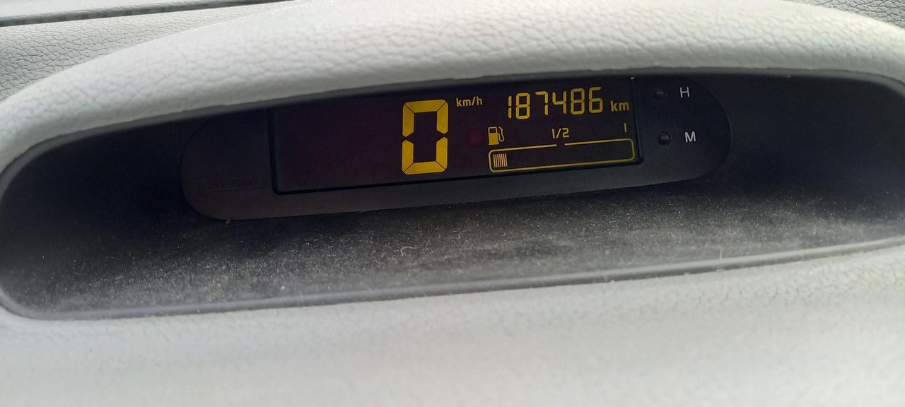 TWINGO PETROL (267) - Lengvasis automobilis: foto 4 TWINGO PETROL (267) - Lengvasis automobilis: foto 4