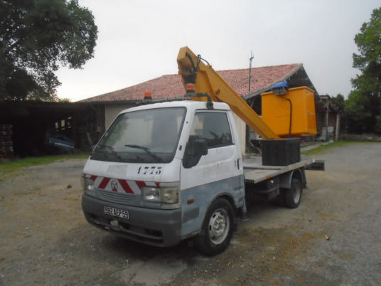 Mazda bongo - Autobokštelio: foto 1 Mazda bongo - Autobokštelio: foto 1