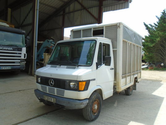 Mercedes 307D - Gyvulių pervežimo sunkvežimis: foto 3 Mercedes 307D - Gyvulių pervežimo sunkvežimis: foto 3
