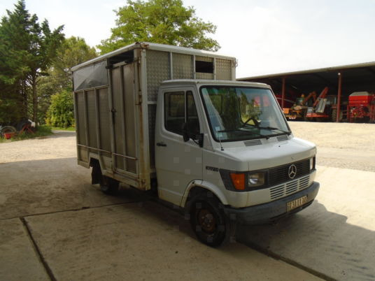 Mercedes 307D - Gyvulių pervežimo sunkvežimis: foto 1 Mercedes 307D - Gyvulių pervežimo sunkvežimis: foto 1