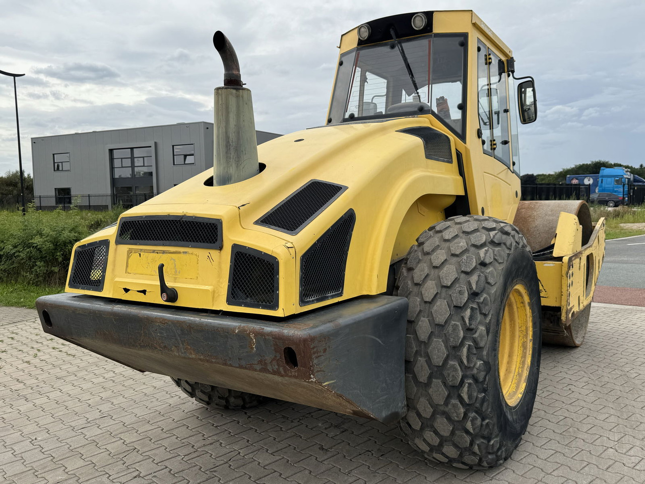 Bomag BW 213 D-4 - Kompaktorius: foto 4 Bomag BW 213 D-4 - Kompaktorius: foto 4