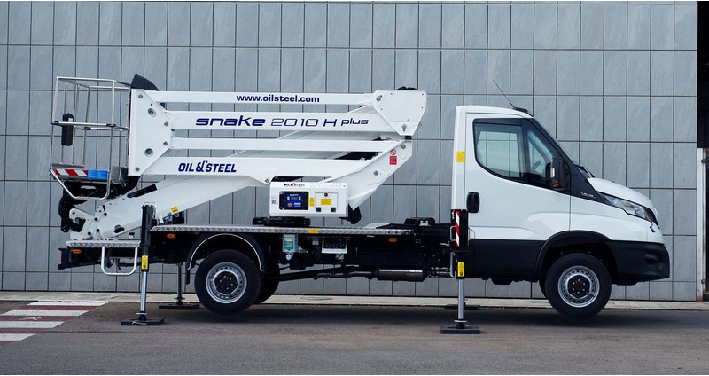 Oil & Steel Snake 2010 HE PLUS Sobre  IVECO 35S14 Distancia entre ejes 3750 mm - Kėlimo platforma: foto 1 Oil & Steel Snake 2010 HE PLUS Sobre  IVECO 35S14 Distancia entre ejes 3750 mm - Kėlimo platforma: foto 1