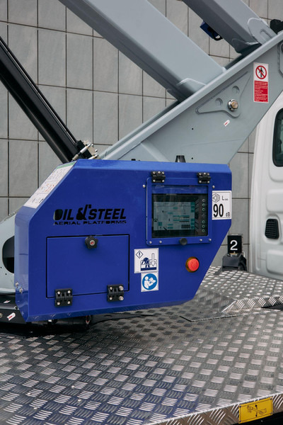 Oil & Steel Snake 26 Sobre IVECO 35S14 Distancia entre ejes 4100 mm - Kėlimo platforma: foto 5 Oil & Steel Snake 26 Sobre IVECO 35S14 Distancia entre ejes 4100 mm - Kėlimo platforma: foto 5