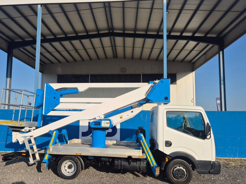 Usado SOCAGE DA320 sobre NISSAN CABSTAR 35.12 - Kėlimo platforma: foto 1 Usado SOCAGE DA320 sobre NISSAN CABSTAR 35.12 - Kėlimo platforma: foto 1