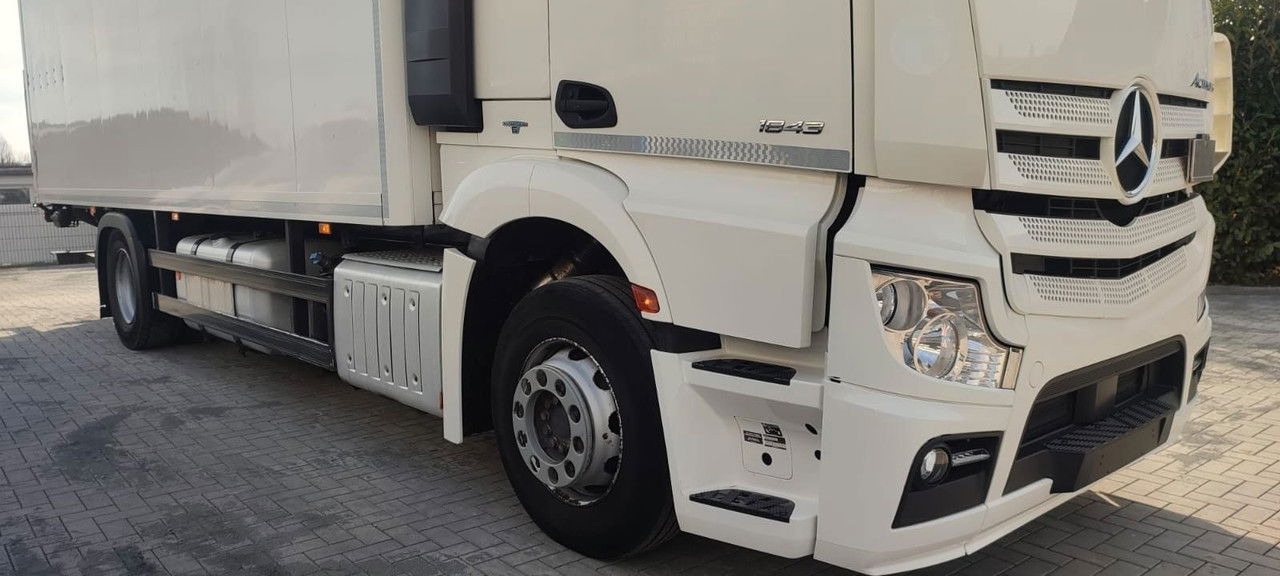 Mercedes-Benz Actros 1843 1843-Vermietung - LBW Voll-Luft-gefedert - Furgonas sunkvežimis: foto 3 Mercedes-Benz Actros 1843 1843-Vermietung - LBW Voll-Luft-gefedert - Furgonas sunkvežimis: foto 3