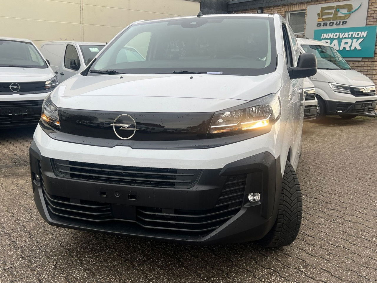 Opel Vivaro Cargo L2 H1 120 PS Allwetter AHK Rückfahr - Krovininis mikroautobusas: foto 4 Opel Vivaro Cargo L2 H1 120 PS Allwetter AHK Rückfahr - Krovininis mikroautobusas: foto 4