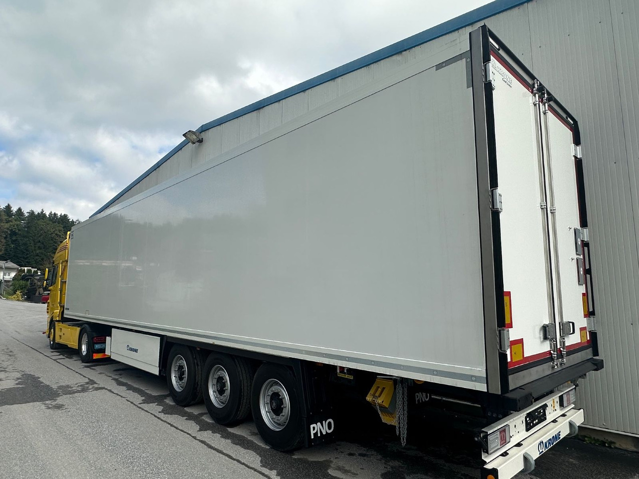 Krone SD 27 TK SLX300 Doppelstock/Blumenbreit - Refrižeratorius puspriekabė: foto 4 Krone SD 27 TK SLX300 Doppelstock/Blumenbreit - Refrižeratorius puspriekabė: foto 4