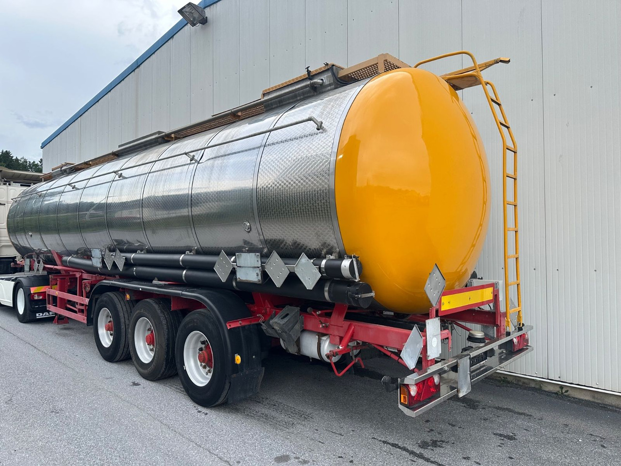 Schwarzmüller Chemi L4BH 42050L Lift BPW - Puspriekabė cisterna: foto 4 Schwarzmüller Chemi L4BH 42050L Lift BPW - Puspriekabė cisterna: foto 4