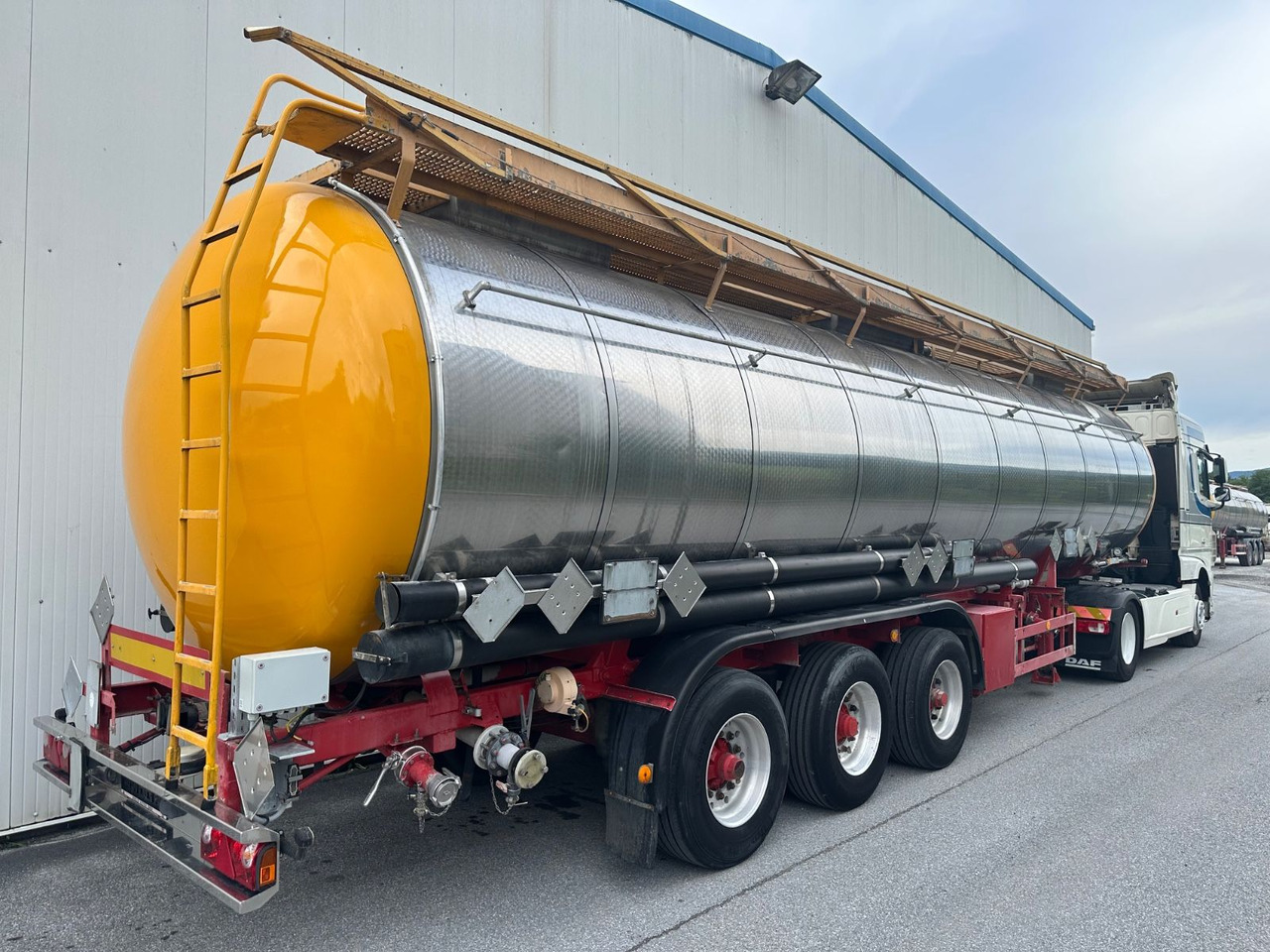 Schwarzmüller Chemi L4BH 42050L Lift BPW - Puspriekabė cisterna: foto 3 Schwarzmüller Chemi L4BH 42050L Lift BPW - Puspriekabė cisterna: foto 3