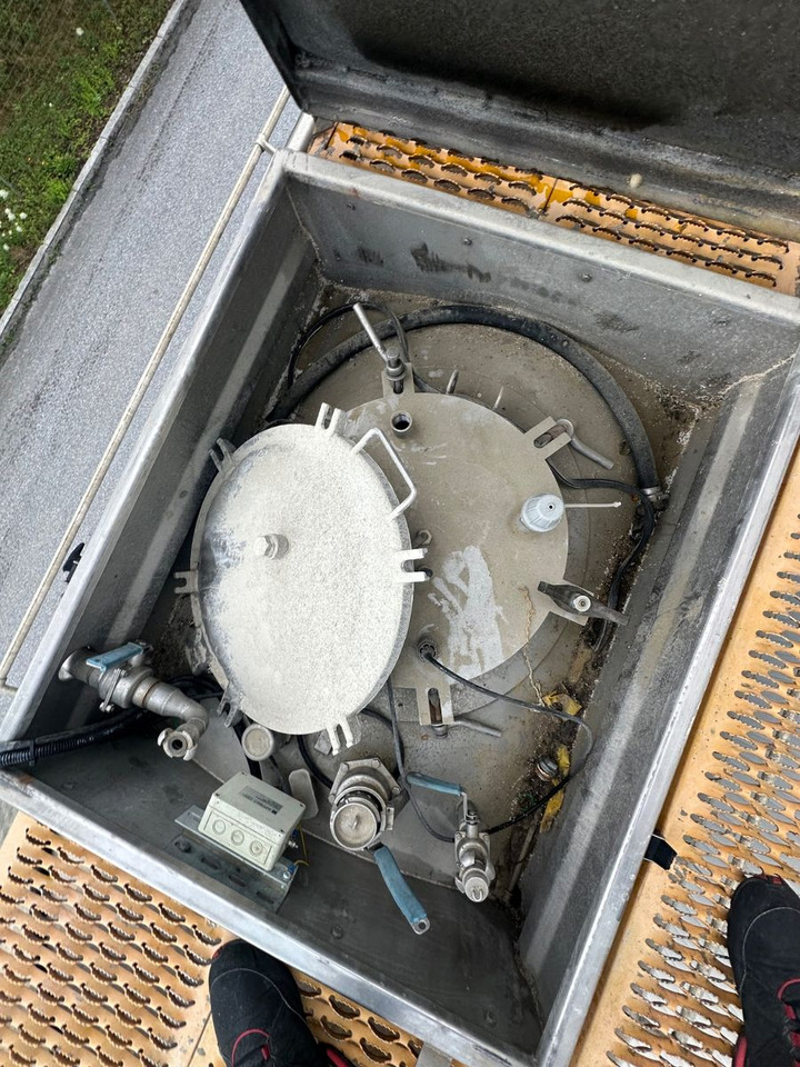 Schwarzmüller Chemi L4BH 42050L Lift BPW - Puspriekabė cisterna: foto 5 Schwarzmüller Chemi L4BH 42050L Lift BPW - Puspriekabė cisterna: foto 5
