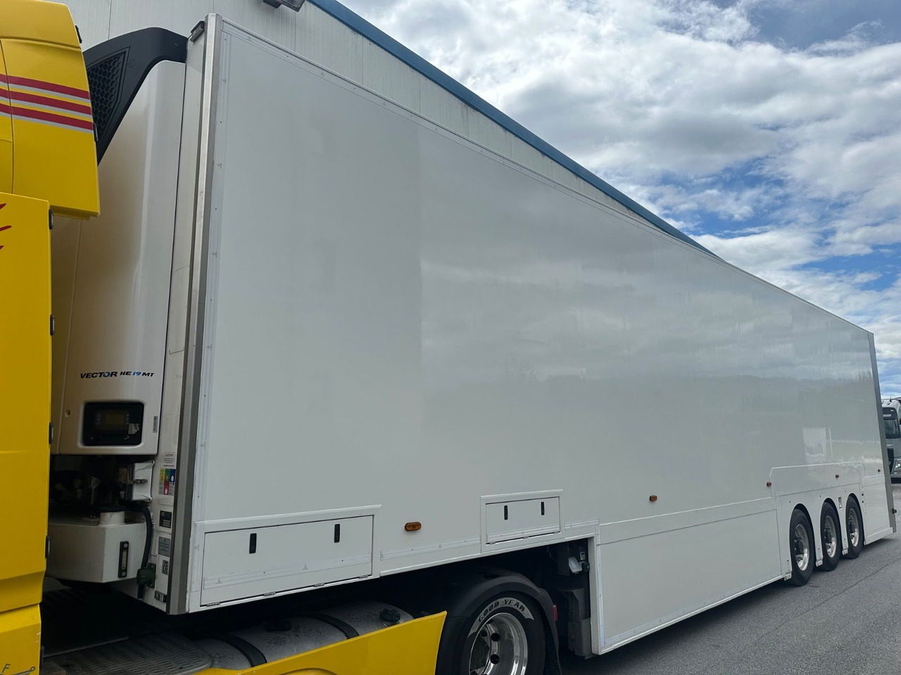 Van Eck Dubbeldeck T3Z Carrier Multi/Temp - Furgonas puspriekabė: foto 1 Van Eck Dubbeldeck T3Z Carrier Multi/Temp - Furgonas puspriekabė: foto 1