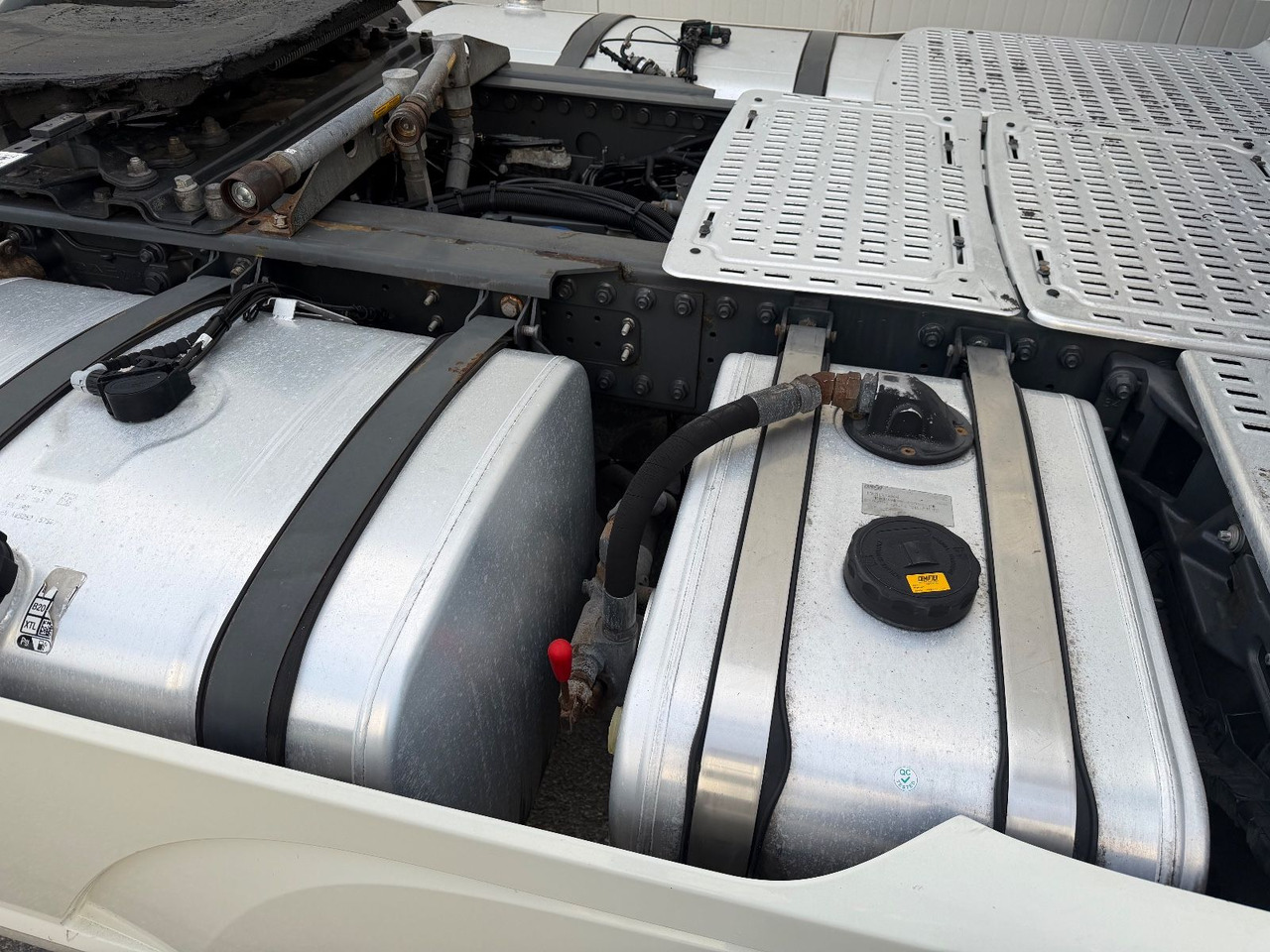 DAF XF 530 Vollausstattung Vollluft 2l-Hydraulik - Vilkikas: foto 5 DAF XF 530 Vollausstattung Vollluft 2l-Hydraulik - Vilkikas: foto 5