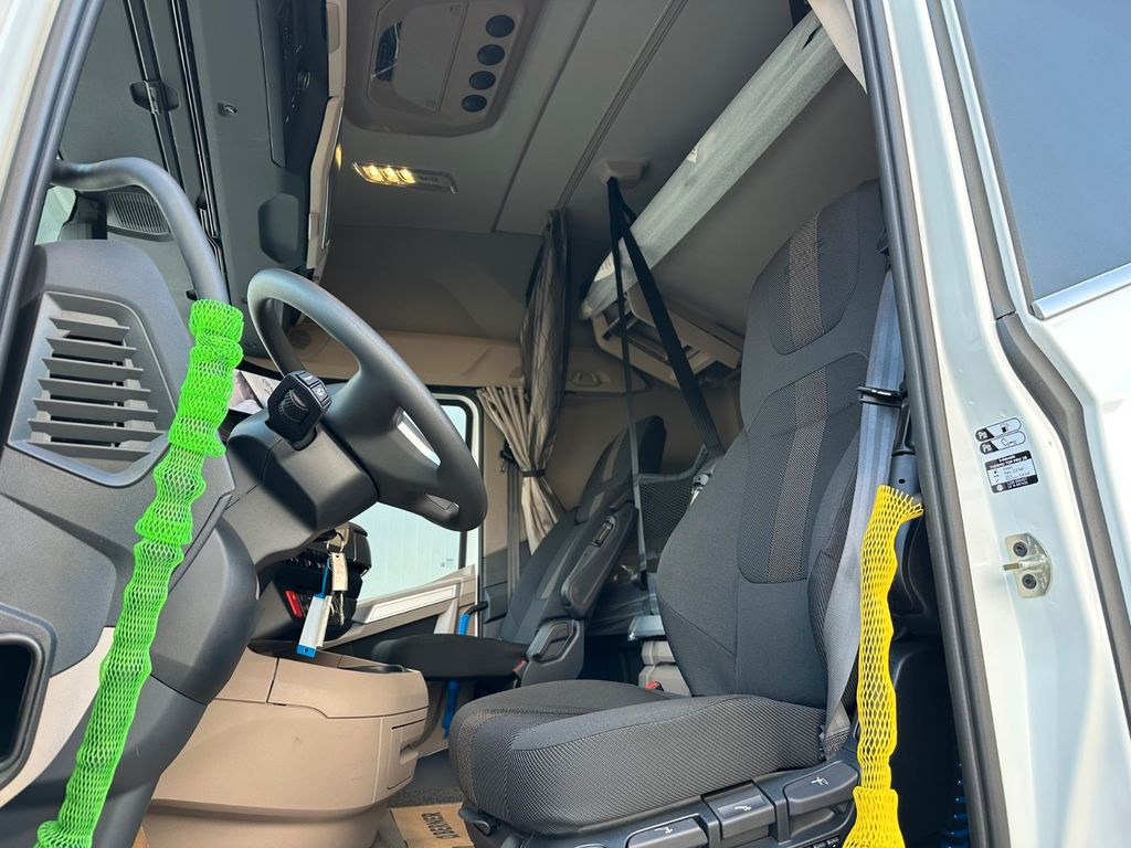 DAF XG 530 Retarder Standklima 3 Jahre Garantie DAF XG 530 Retarder Standklima 3 Jahre Garantie - Vilkikas: foto 5 DAF XG 530 Retarder Standklima 3 Jahre Garantie DAF XG 530 Retarder Standklima 3 Jahre Garantie - Vilkikas: foto 5