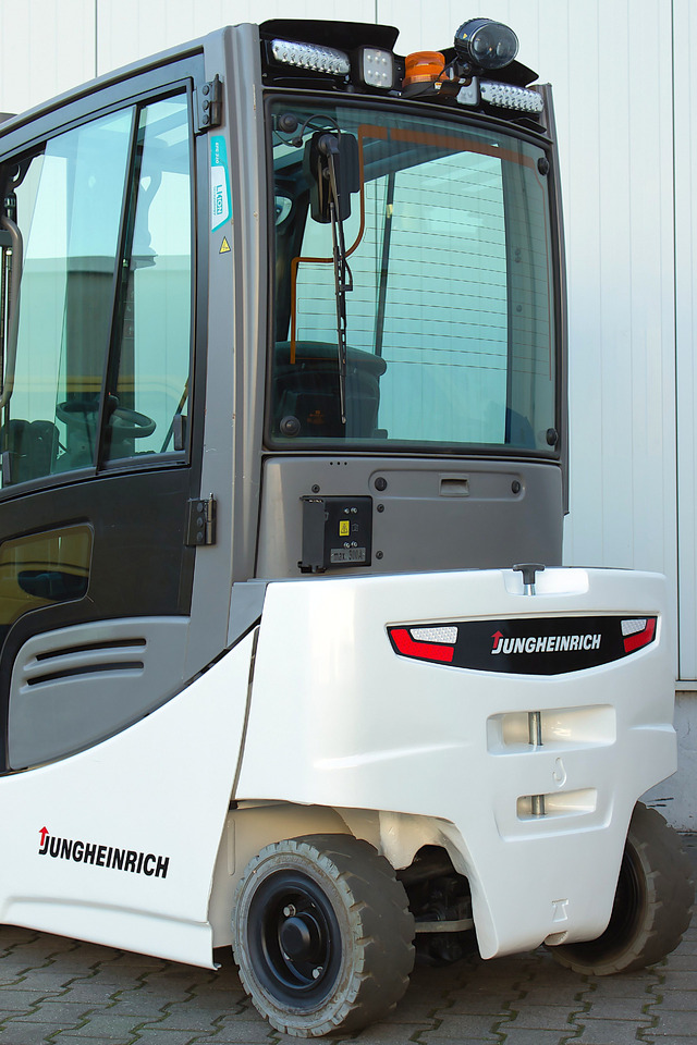 Elektrinis krautuvas Jungheinrich EFG320 - Triplex - Drehgerät - Li-Ion: foto 18 Elektrinis krautuvas Jungheinrich EFG320 - Triplex - Drehgerät - Li-Ion: foto 18