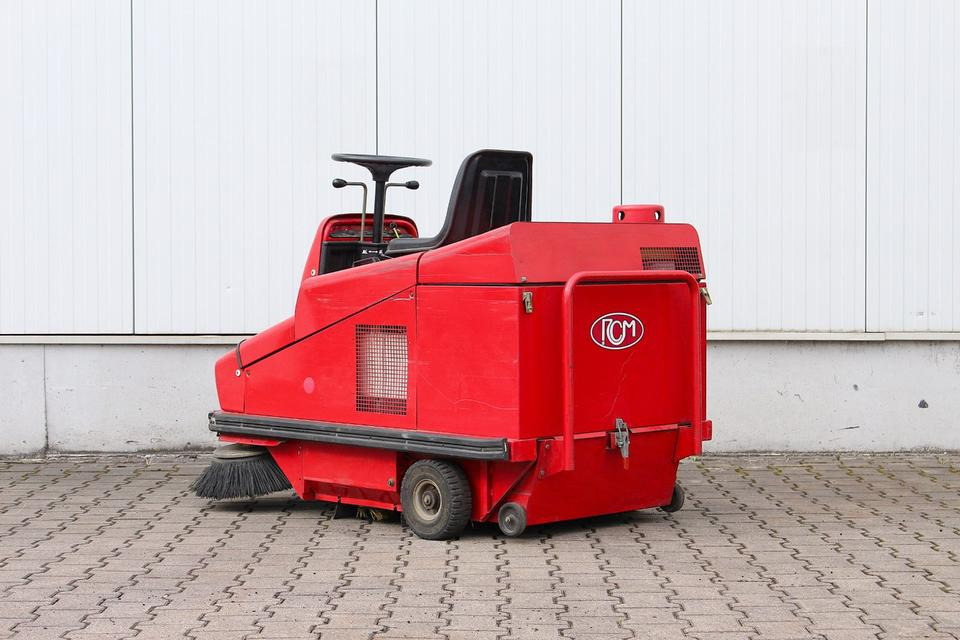 RCM R703 E/1 elektro Aufsitz- Kehrsaugmaschine Kehrmaschine - Grindų šlavimo mašina: foto 4 RCM R703 E/1 elektro Aufsitz- Kehrsaugmaschine Kehrmaschine - Grindų šlavimo mašina: foto 4