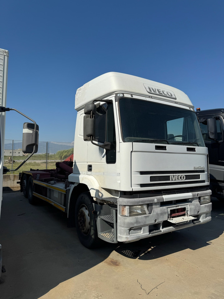 IVECO MAGIRUS 240E42 Gancio Scarrabile - Platforminis/ Bortinis sunkvežimis: foto 2 IVECO MAGIRUS 240E42 Gancio Scarrabile - Platforminis/ Bortinis sunkvežimis: foto 2