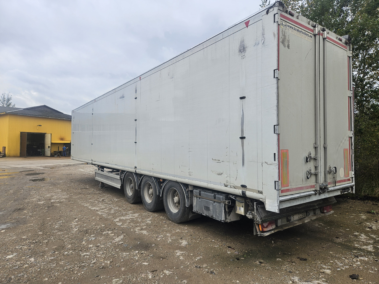 KRAKER CF200 - Su slankiojanciomis grindimis puspriekabė: foto 2 KRAKER CF200 - Su slankiojanciomis grindimis puspriekabė: foto 2