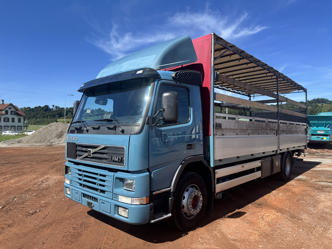 VOLVO FM7-290 4x2 Blache-Hebebühne - Tentinis sunkvežimis: foto 1 VOLVO FM7-290 4x2 Blache-Hebebühne - Tentinis sunkvežimis: foto 1