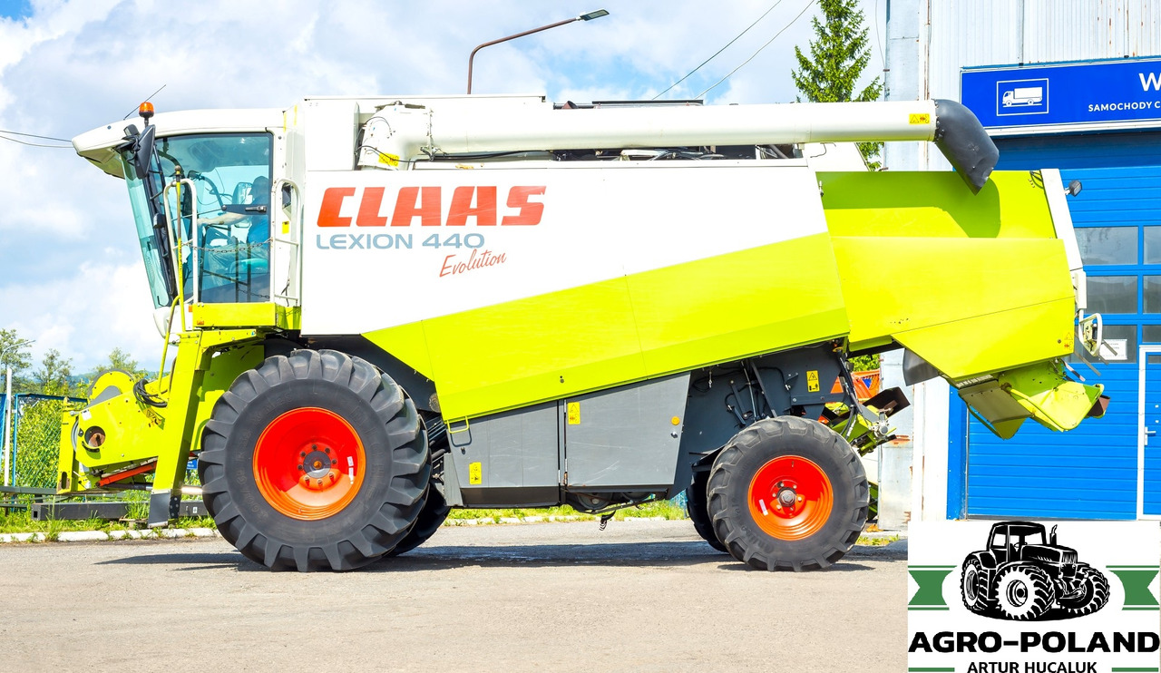 CLAAS LEXION 440 EVOLUTION - 2003 ROK + CLAAS C 540 SKŁADANY - 2007 ROK - Derliaus nuėmimo kombainas: foto 5 CLAAS LEXION 440 EVOLUTION - 2003 ROK + CLAAS C 540 SKŁADANY - 2007 ROK - Derliaus nuėmimo kombainas: foto 5