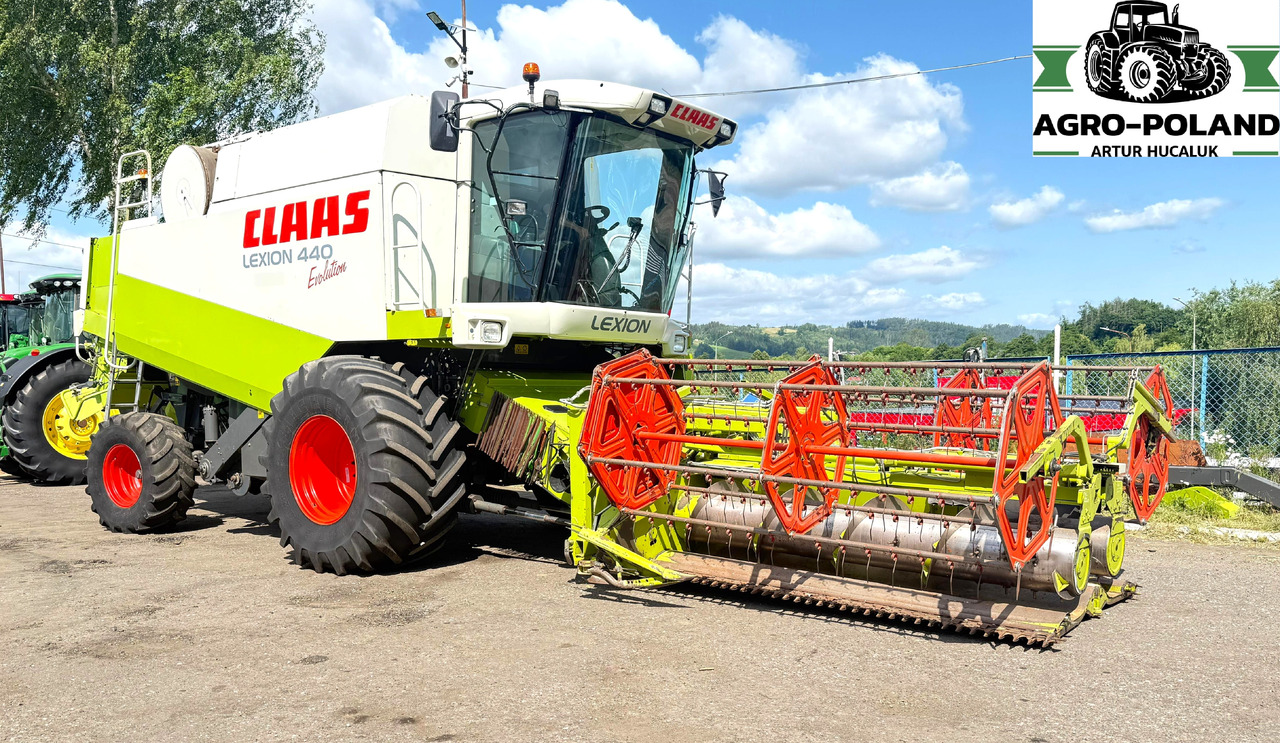 CLAAS LEXION 440 EVOLUTION - 2003 ROK + CLAAS C 540 SKŁADANY - 2007 ROK - Derliaus nuėmimo kombainas: foto 1 CLAAS LEXION 440 EVOLUTION - 2003 ROK + CLAAS C 540 SKŁADANY - 2007 ROK - Derliaus nuėmimo kombainas: foto 1