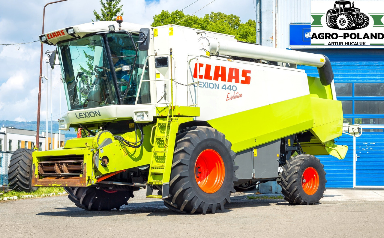 CLAAS LEXION 440 EVOLUTION - 2003 ROK + CLAAS C 540 SKŁADANY - 2007 ROK - Derliaus nuėmimo kombainas: foto 2 CLAAS LEXION 440 EVOLUTION - 2003 ROK + CLAAS C 540 SKŁADANY - 2007 ROK - Derliaus nuėmimo kombainas: foto 2
