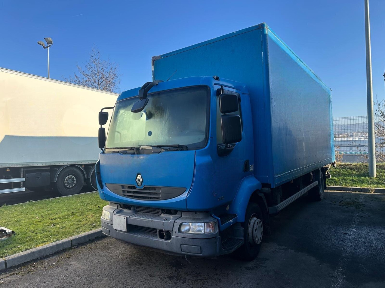 RENAULT MIDLUM 12.270 - Furgonas sunkvežimis: foto 1 RENAULT MIDLUM 12.270 - Furgonas sunkvežimis: foto 1