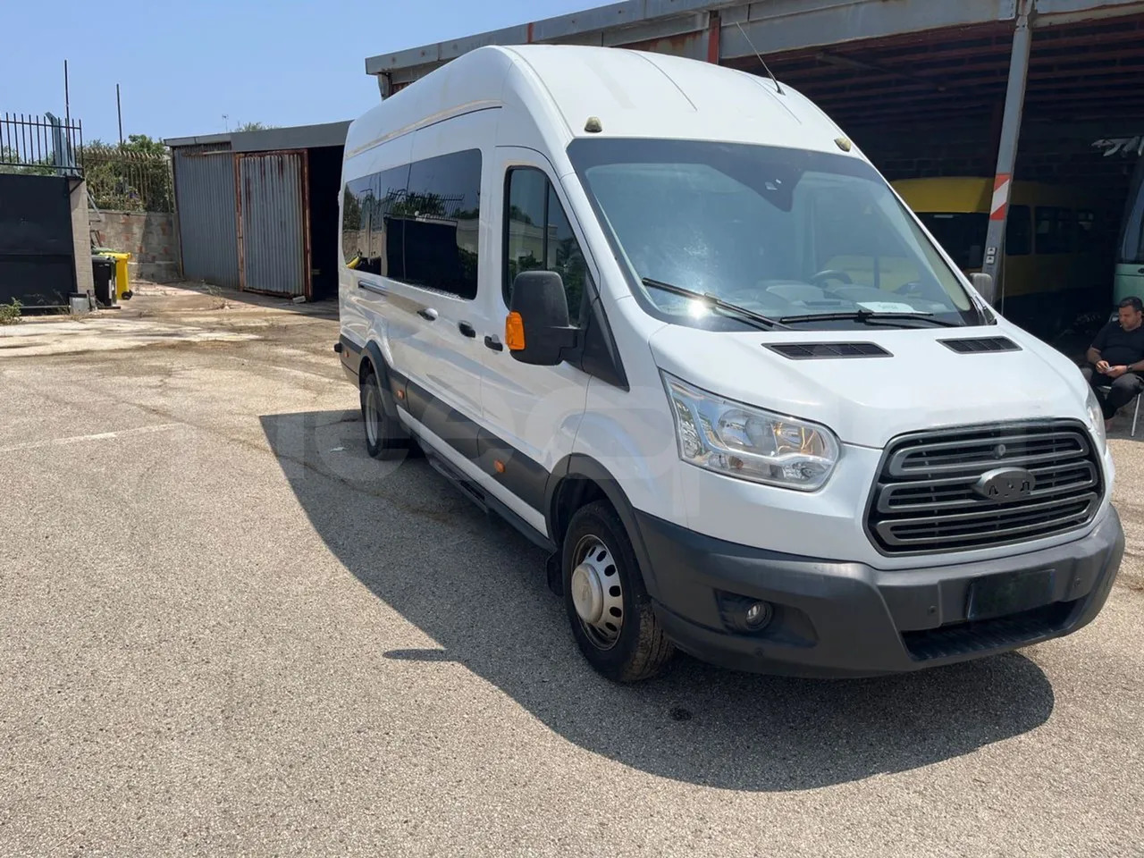 Ford Transit - Mikroautobusas, Keleivinis furgonas: foto 1 Ford Transit - Mikroautobusas, Keleivinis furgonas: foto 1