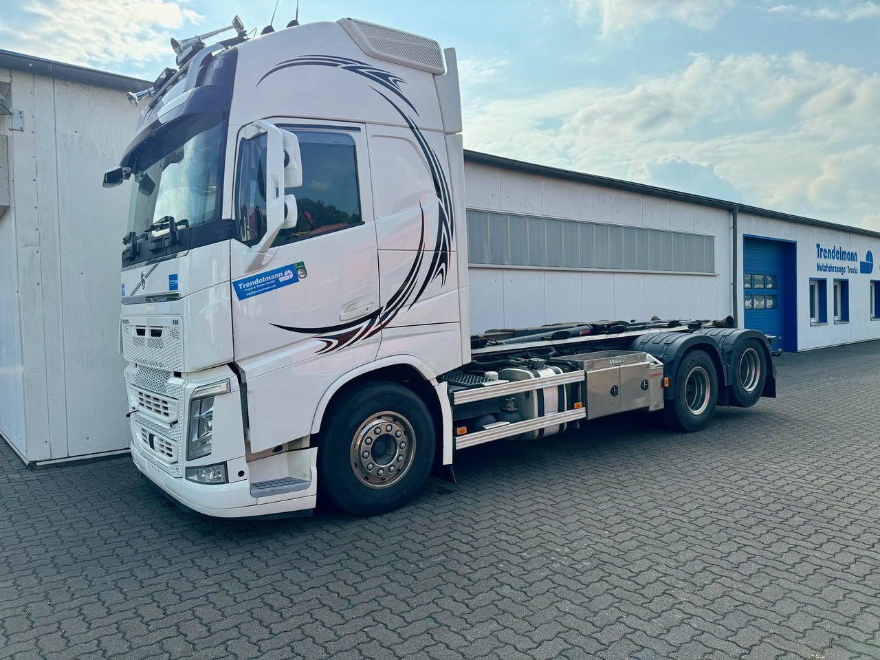 VOLVO Fh-13-540 6x4R - Hook-lift sunkvežimis: foto 2 VOLVO Fh-13-540 6x4R - Hook-lift sunkvežimis: foto 2