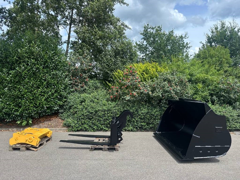 Cat 938M Fusion coupler, Bucket, Forks - Greita jungtis - Statybinė technika: foto 1 Cat 938M Fusion coupler, Bucket, Forks - Greita jungtis - Statybinė technika: foto 1