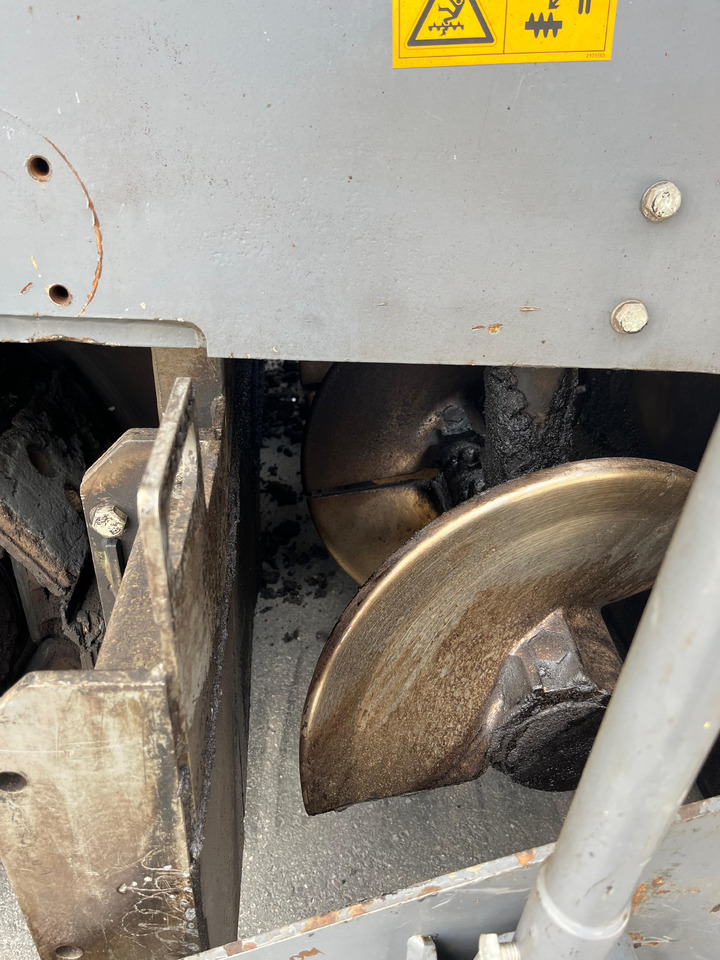 VÖGELE SUPER 2100-3i - Asfalto klotuvas: foto 4 VÖGELE SUPER 2100-3i - Asfalto klotuvas: foto 4